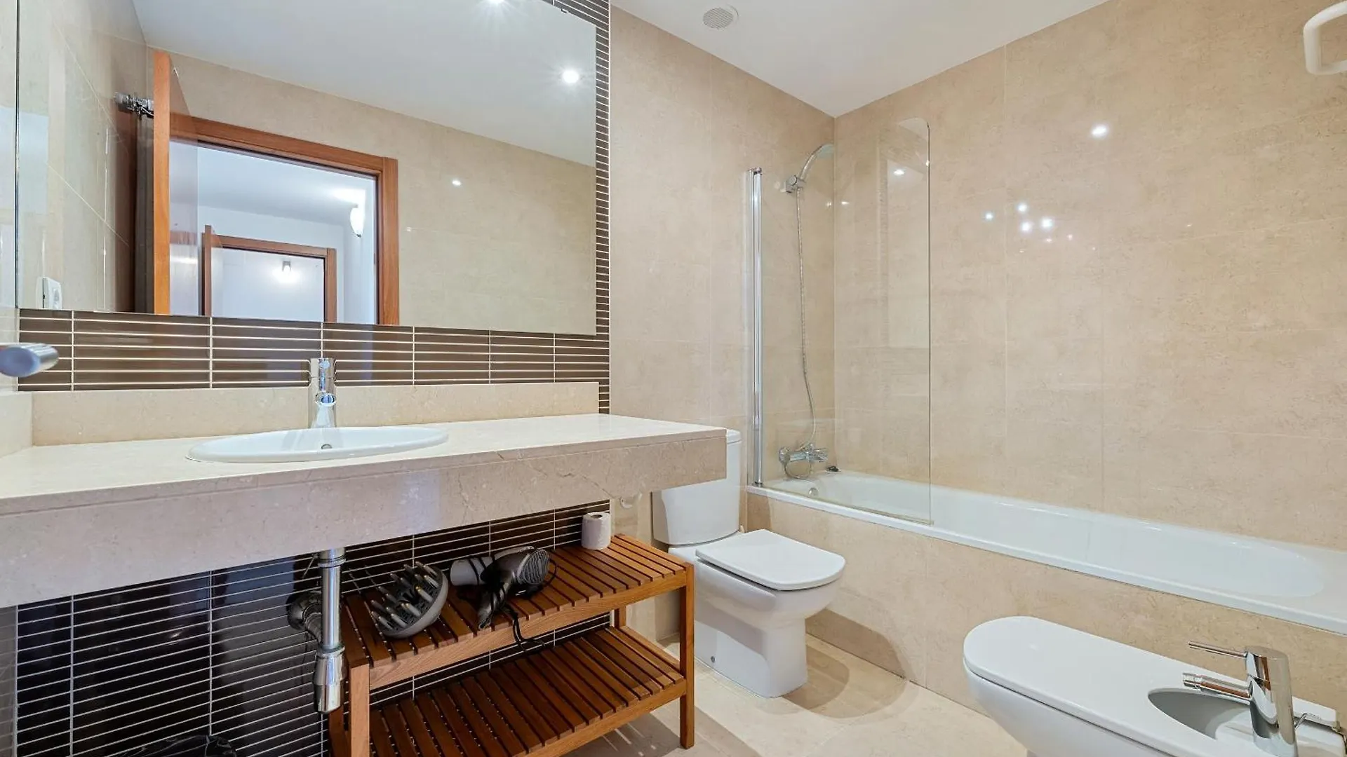 Hauzify I Apartament Balmanya 2D 산펠리우데기솔스